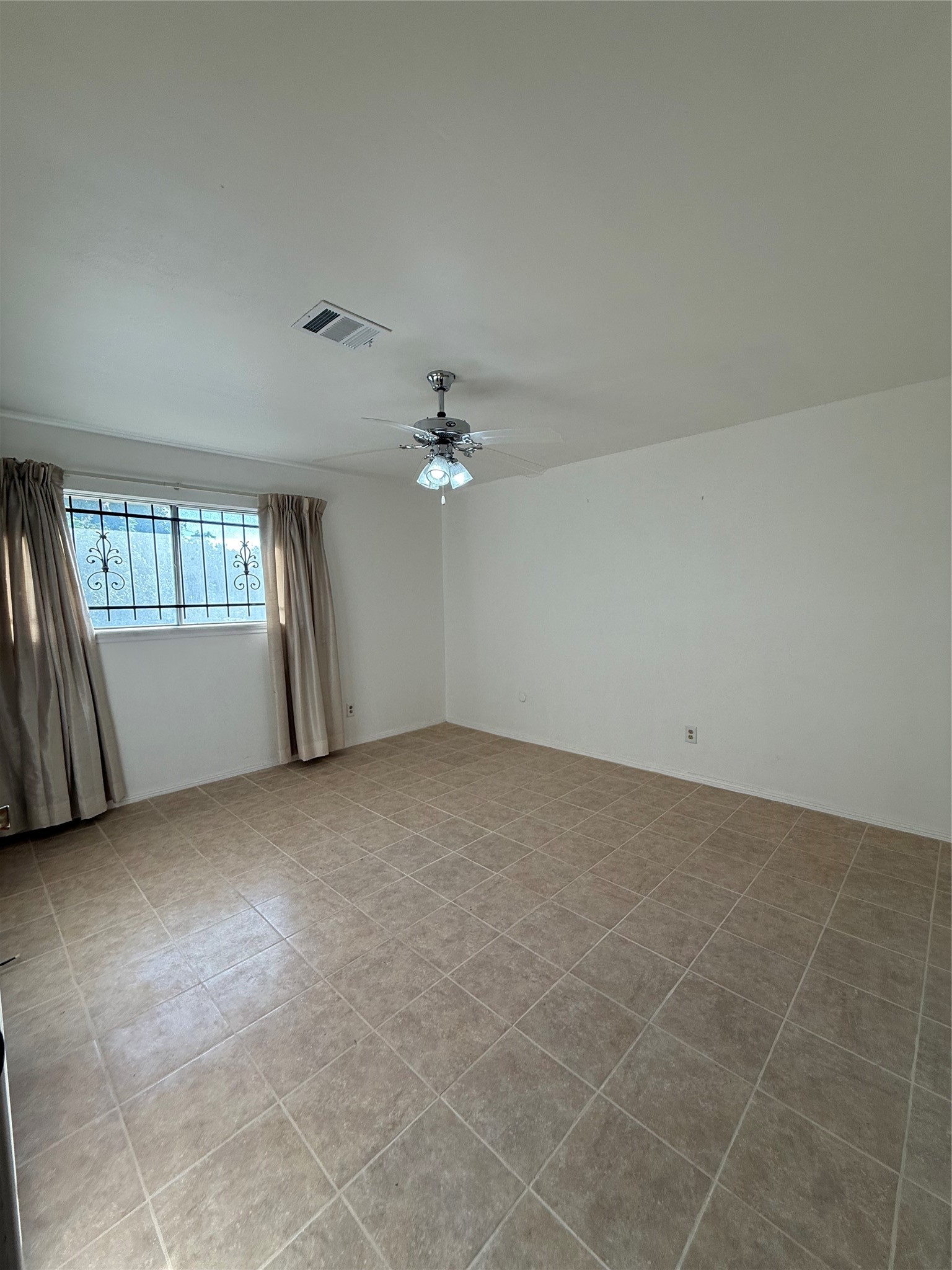 7325 Ley Road Houston, TX 77028 - Photo 31 of 50 a view of an empty room with a window