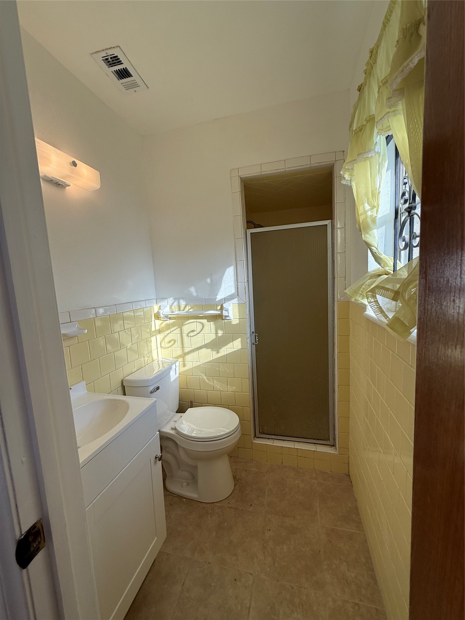 7325 Ley Road Houston, TX 77028 - Photo 33 of 50 a bathroom with a toilet a sink and shower