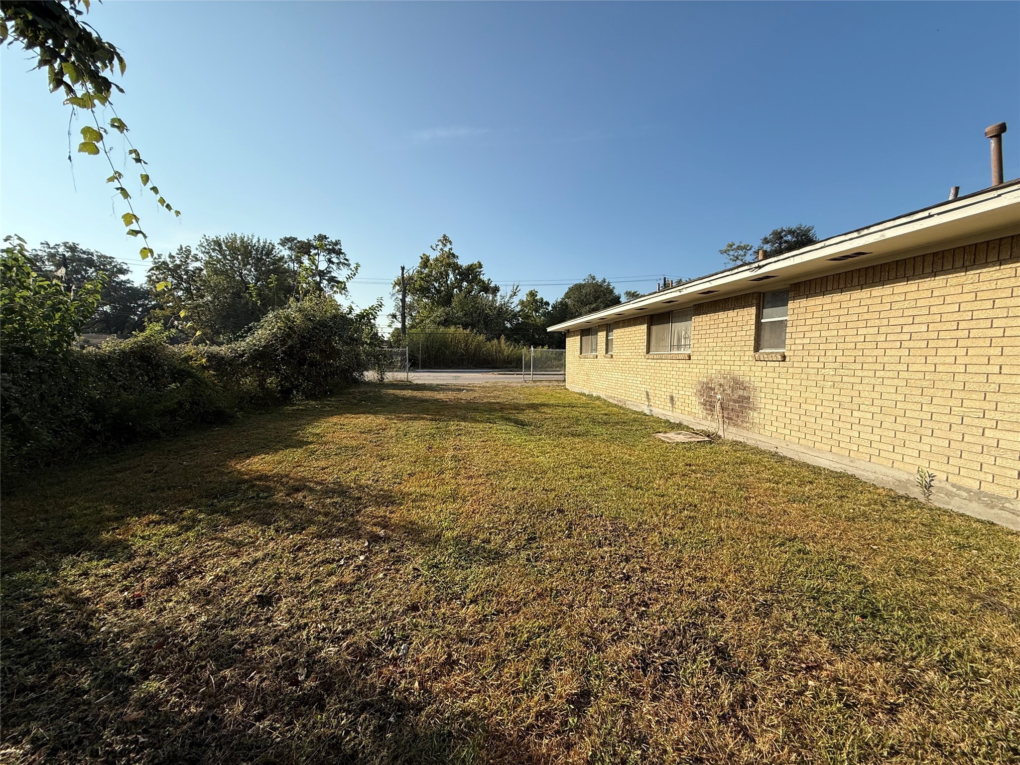 7325 Ley Road Houston, TX 77028 - Photo 43 of 50 a view of a back yard