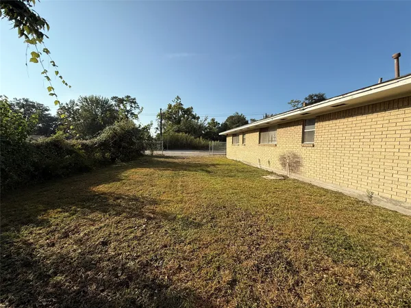 $1,699 | 7325 Ley Road, Houston, TX 77028
