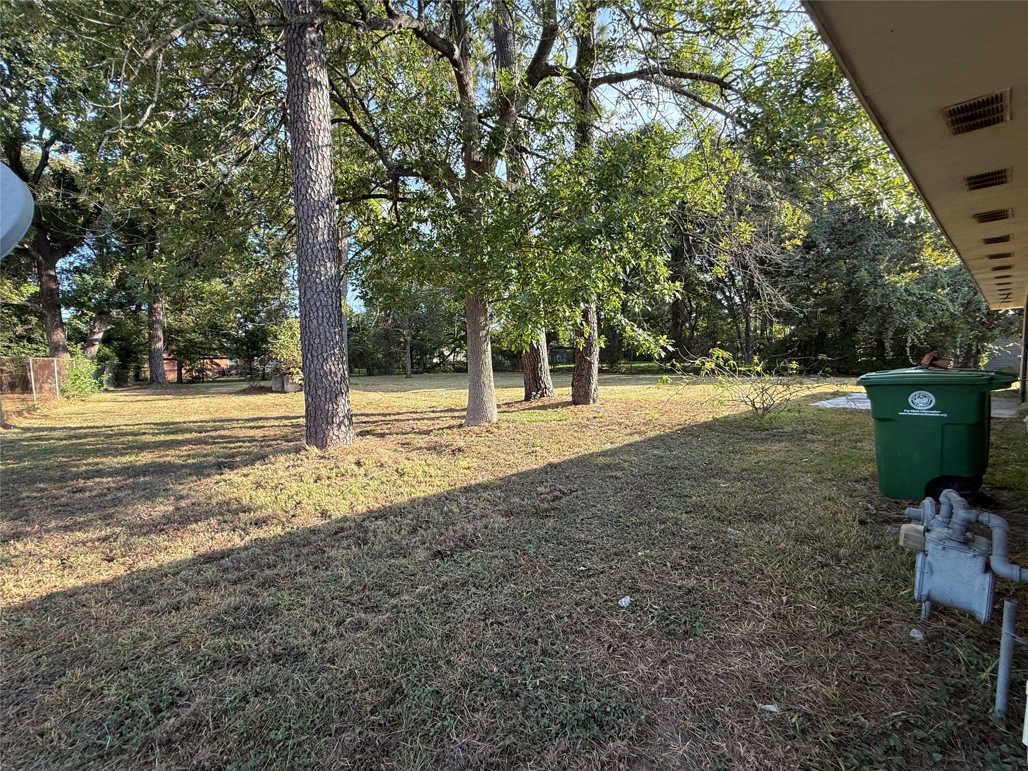 7325 Ley Road Houston, TX 77028 - Photo 48 of 50 a view of a yard with basketball court