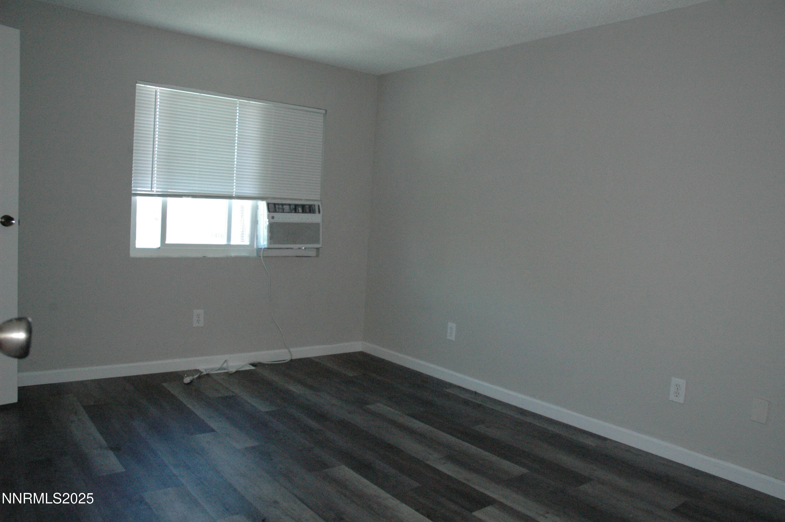 1424 East 9th Street, Unit 2 Reno, NV 89512 - Photo 16 of 20 a room with a window