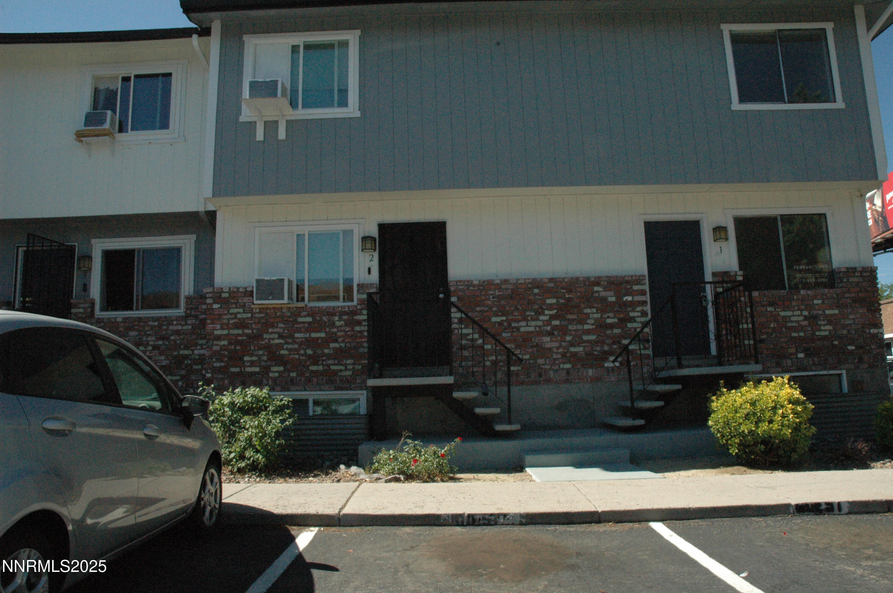 1424 East 9th Street, Unit 2 Reno, NV 89512 - Photo 5 of 20 a house view with a garden space