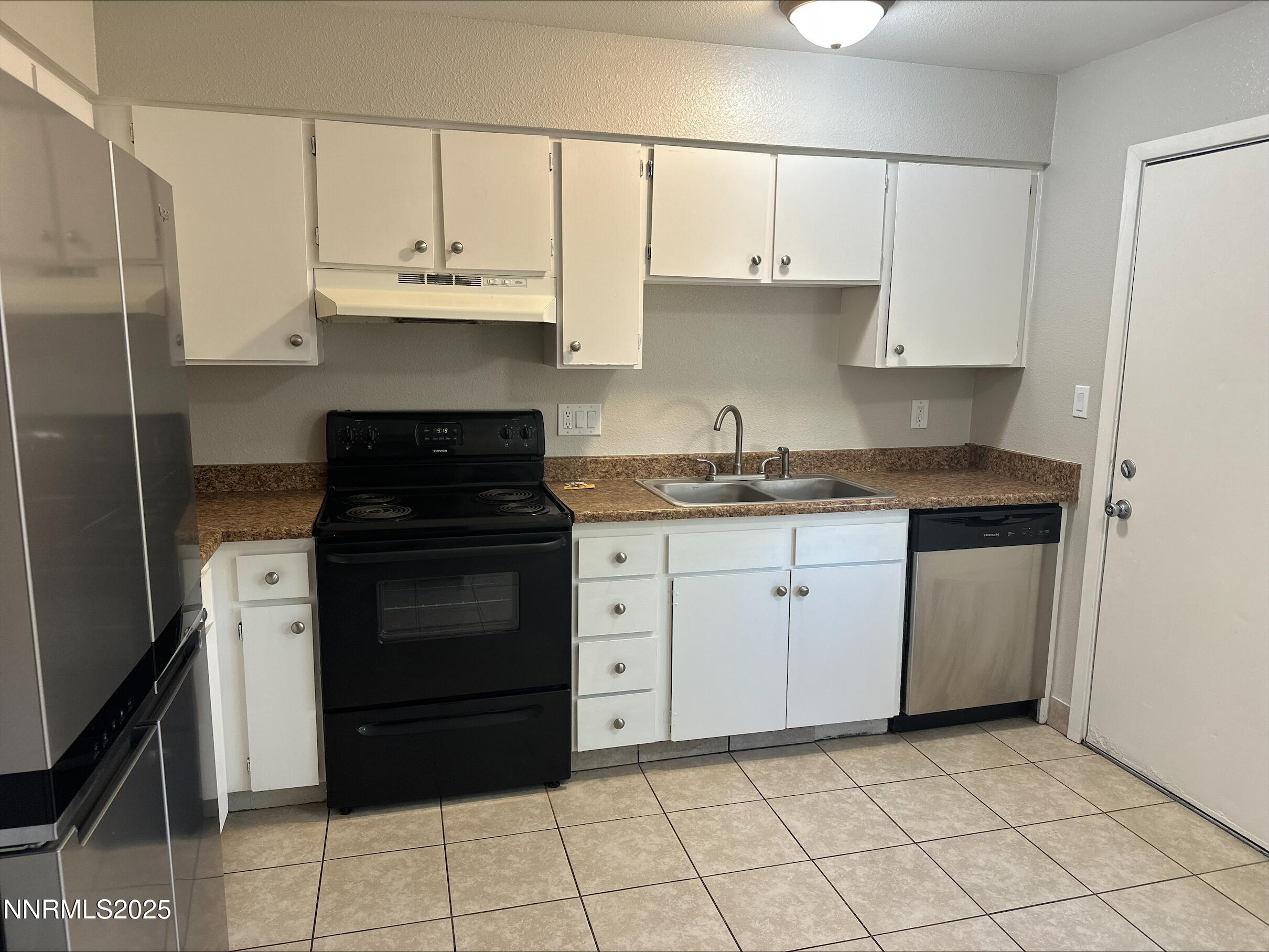 1424 East 9th Street, Unit 2 Reno, NV 89512 - Photo 8 of 20 a kitchen with a sink and cabinets
