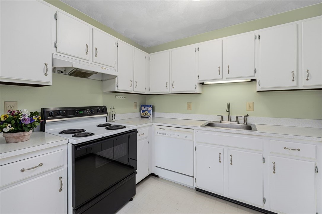 124 Edaville Court Warwick, RI 02886 - Photo 13 of 50