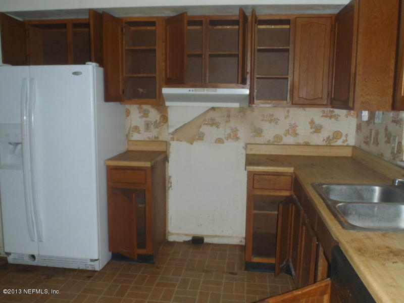 524 Segovia Road St. Augustine, FL 32086 - Photo 8 of 12 a kitchen with stainless steel appliances granite countertop a refrigerator and a sink