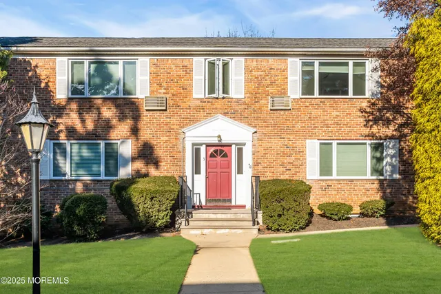 $3,200 | 283 Spring Street, Unit 3A, Red Bank, NJ 07701