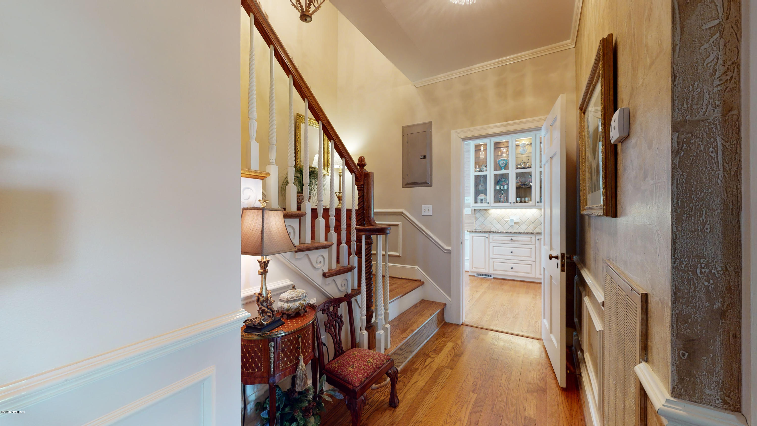 904 W Road Kinston, NC 28501 - Photo 32 of 56 Hallway/Stairway