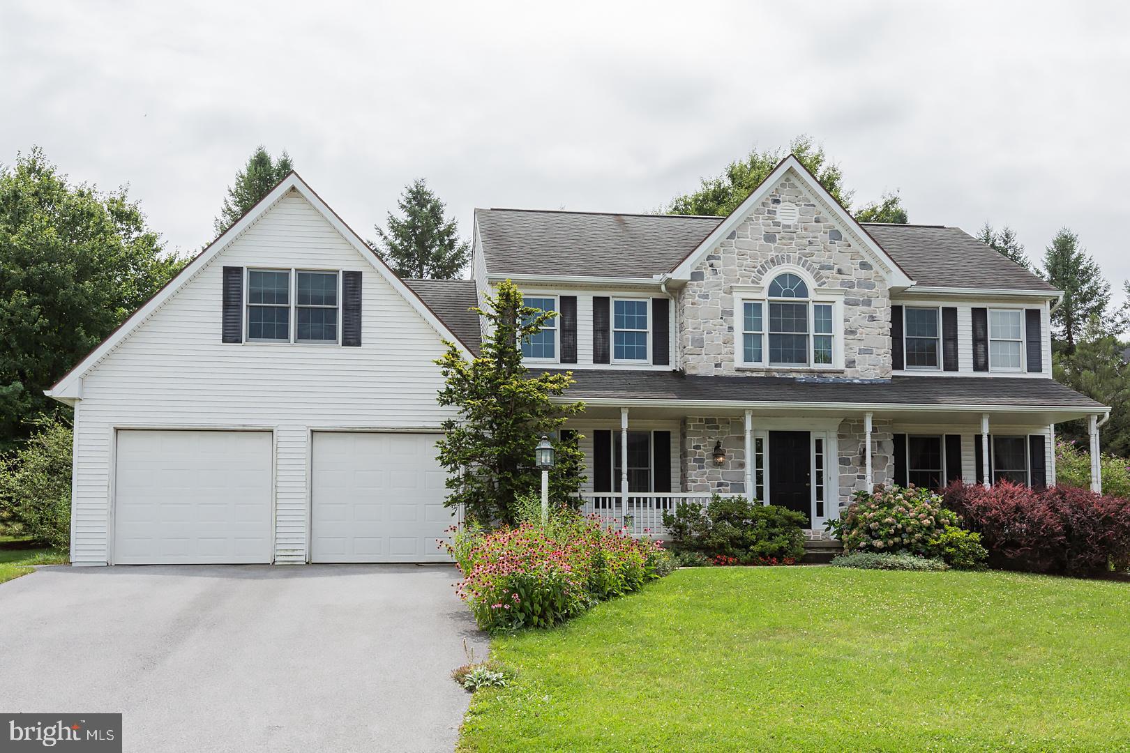 32 Diane Avenue Lititz, PA 17543 - Photo 2 of 61 32 Diane Ave Lititz Pa