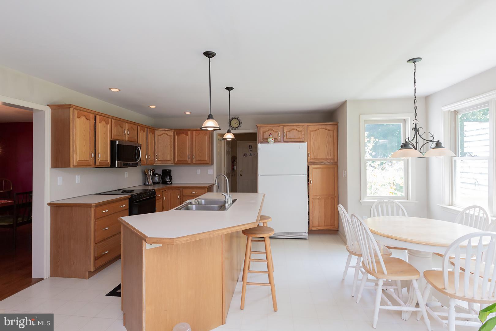32 Diane Avenue Lititz, PA 17543 - Photo 22 of 61 Kitchen