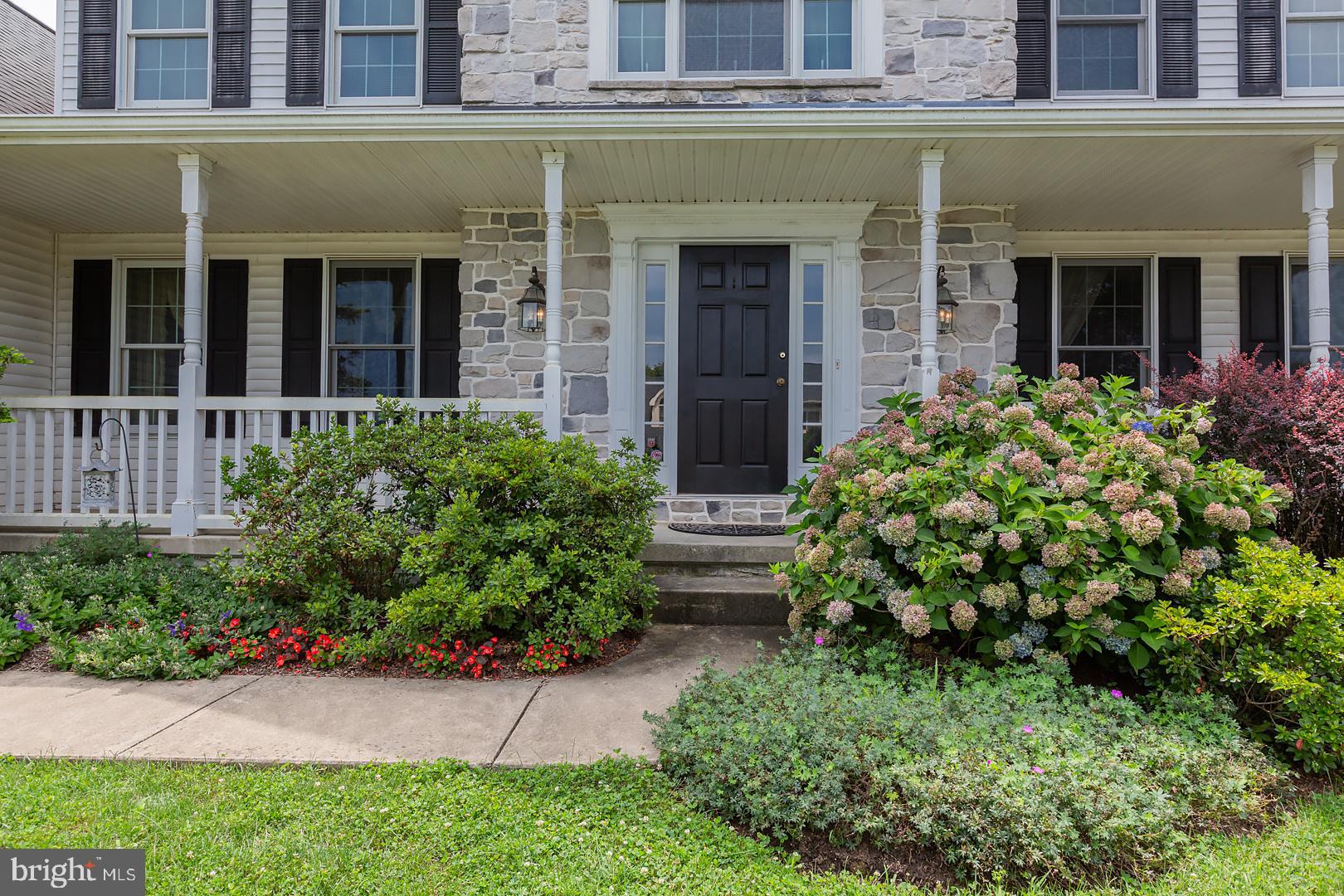 32 Diane Avenue Lititz, PA 17543 - Photo 4 of 61 Gallery Image 4