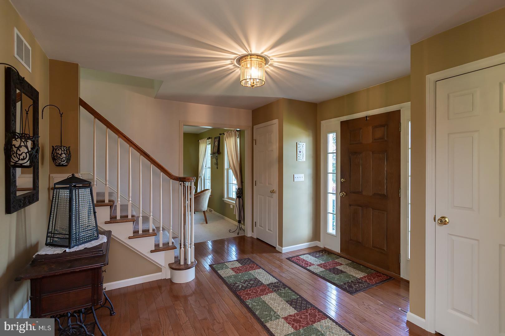 32 Diane Avenue Lititz, PA 17543 - Photo 9 of 61 Foyer