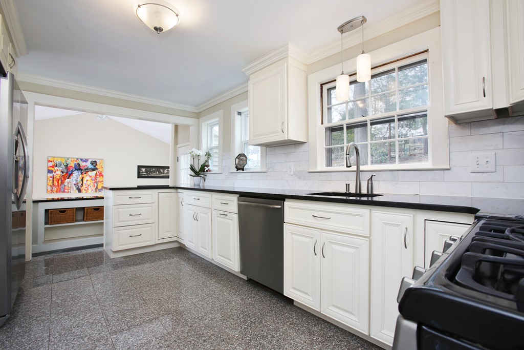 10 Glenburnie Road Boston, MA 02132 - Photo 2 of 8 Gallery Image 2