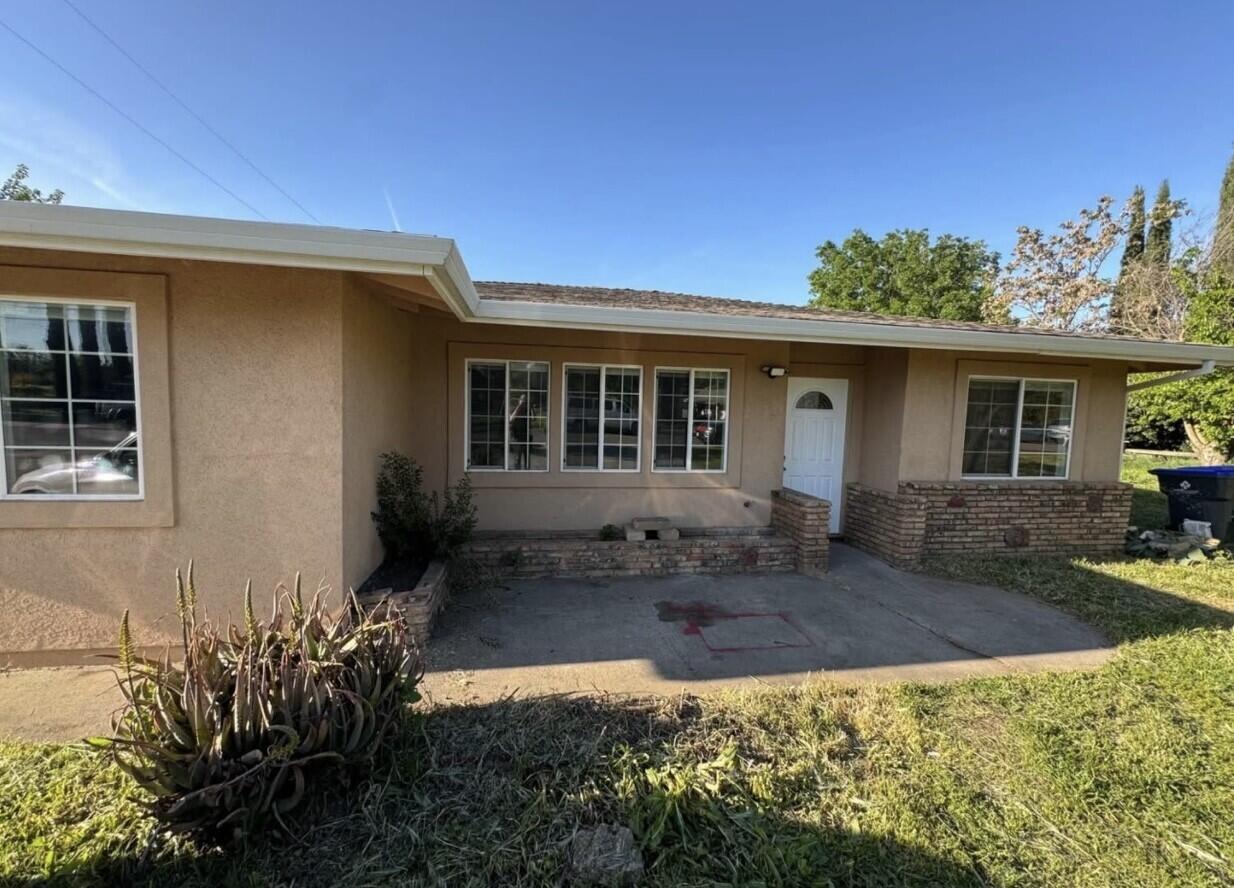 566 Roundup Avenue Red Bluff, CA 96080 - Photo 12 of 16 a front view of a house with patio