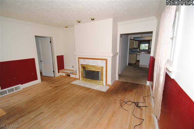 895 Englewood Road Cleveland Heights, OH 44121 - Photo 5 of 12