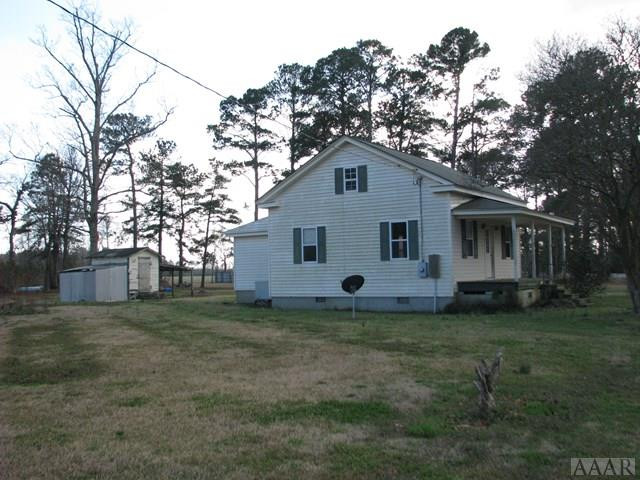 House and outbuilding on 1 acre