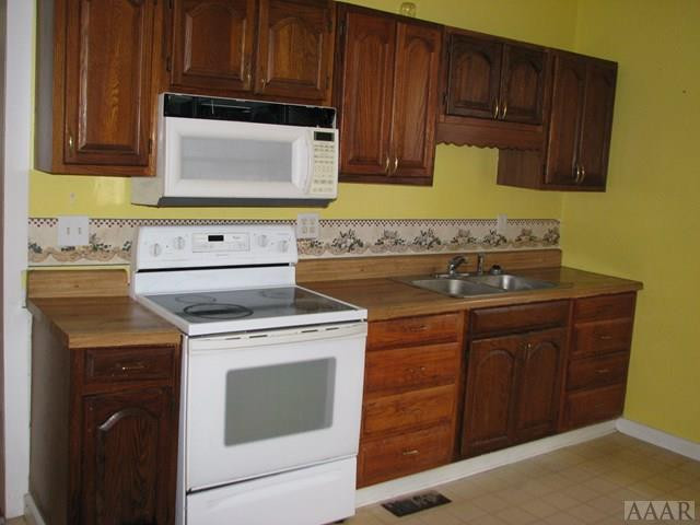 5318 Sound Side Road Columbia, NC 27925 - Photo 9 of 13 Kitchen