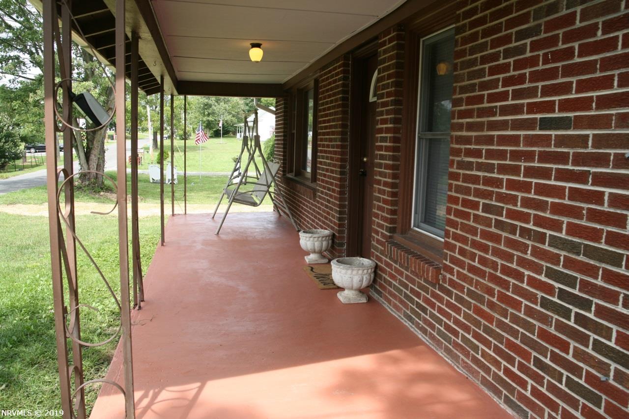 4983 Old Robinson Tract Road Pulaski, VA 24301 - Photo 3 of 19 Gallery Image 3