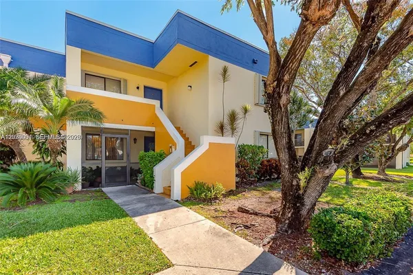 $375,000 | 177 Lakeview Drive, Unit 104, Weston, FL 33326