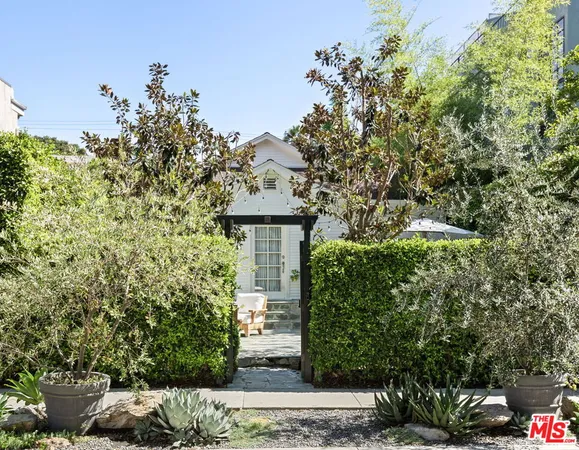$6,950 | 804 Westmount Drive, West Hollywood, CA 90069