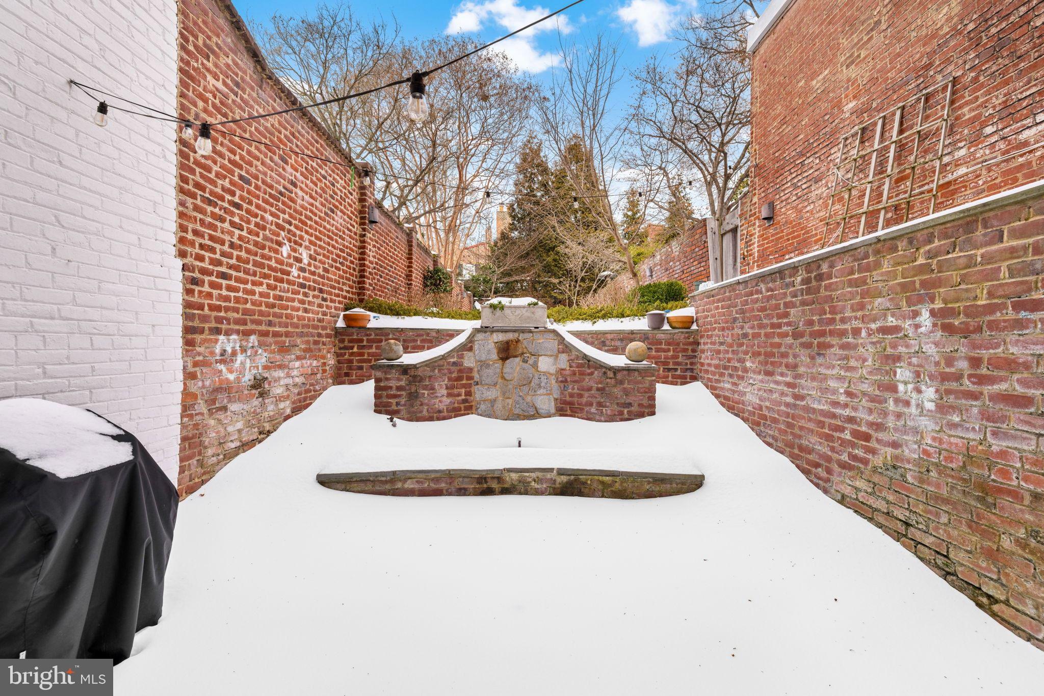3127 O Street Northwest Washington, DC 20007 - Photo 9 of 11 a view of statue
