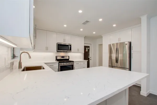 $2,550 | 8939 Rockhurst Drive, Houston, TX 77080