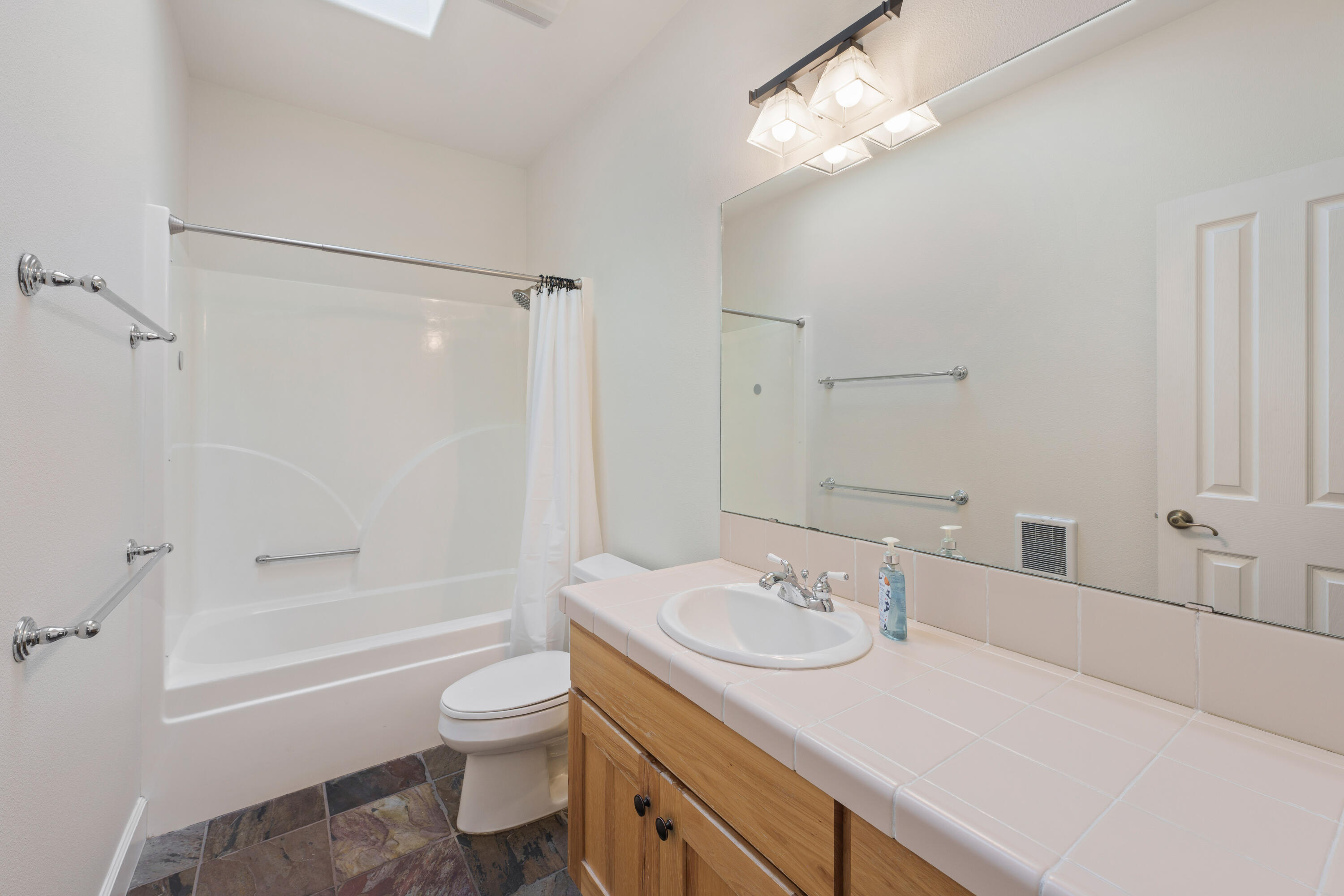 2431 Northwest Awbrey Road Bend, OR 97703 - Photo 9 of 35 DSC06524