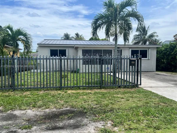 $499,900 | 250 Northeast 160th Street, Miami, FL 33162