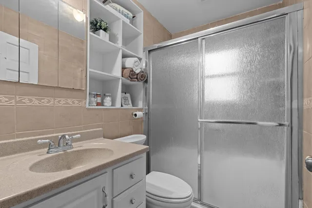 $375,000 | 216 Hickory Road, Oakwood Hills, IL 60013