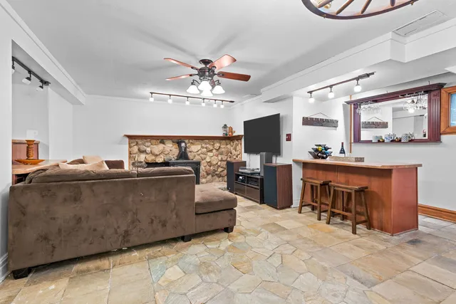 $375,000 | 216 Hickory Road, Oakwood Hills, IL 60013