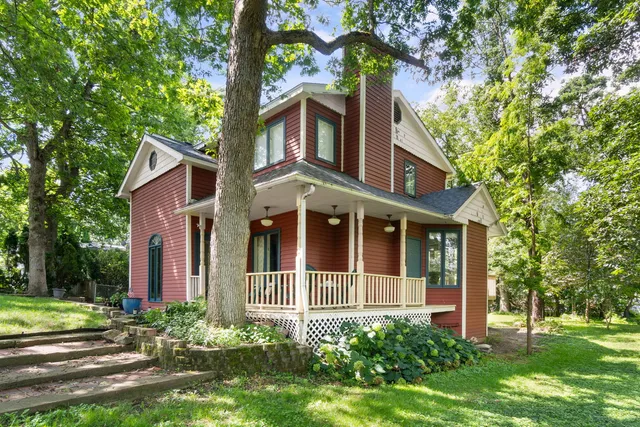 $375,000 | 216 Hickory Road, Oakwood Hills, IL 60013