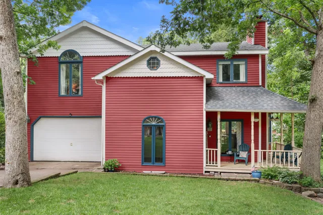 $375,000 | 216 Hickory Road, Oakwood Hills, IL 60013