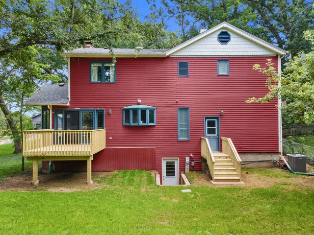 $375,000 | 216 Hickory Road, Oakwood Hills, IL 60013