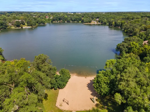 $375,000 | 216 Hickory Road, Oakwood Hills, IL 60013