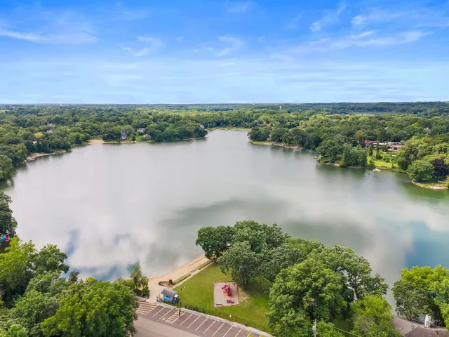 $375,000 | 216 Hickory Road, Oakwood Hills, IL 60013