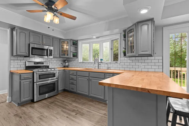 $375,000 | 216 Hickory Road, Oakwood Hills, IL 60013