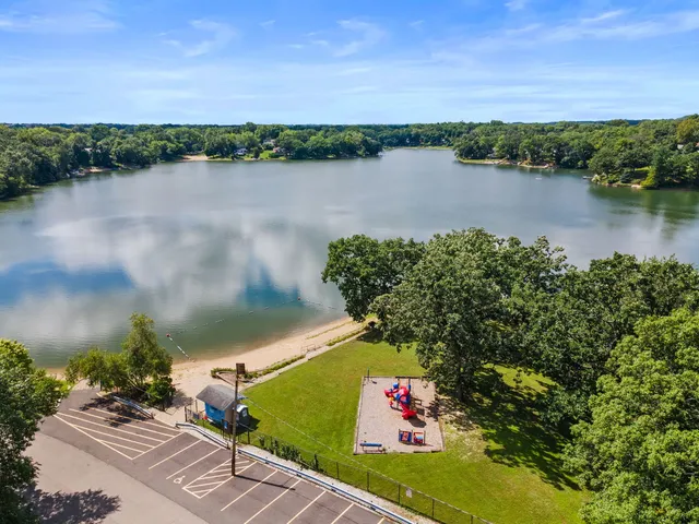 $375,000 | 216 Hickory Road, Oakwood Hills, IL 60013