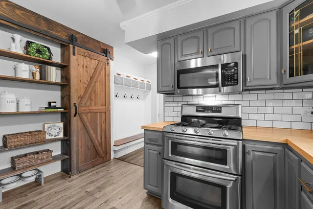 $375,000 | 216 Hickory Road, Oakwood Hills, IL 60013