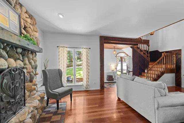 $375,000 | 216 Hickory Road, Oakwood Hills, IL 60013