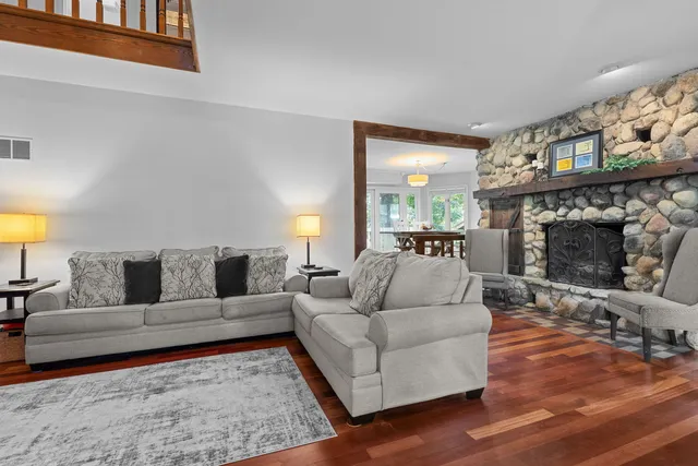 $375,000 | 216 Hickory Road, Oakwood Hills, IL 60013