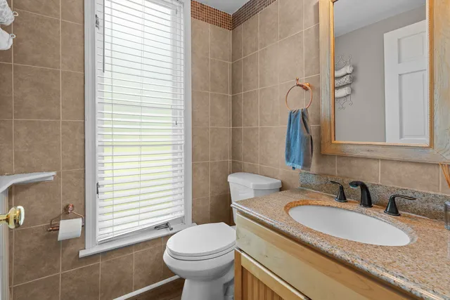 $375,000 | 216 Hickory Road, Oakwood Hills, IL 60013