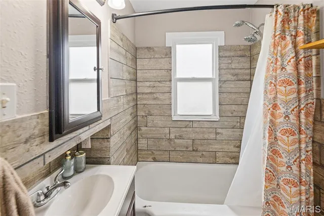 $107,000 | 833 State Street, Wood River, IL 62095