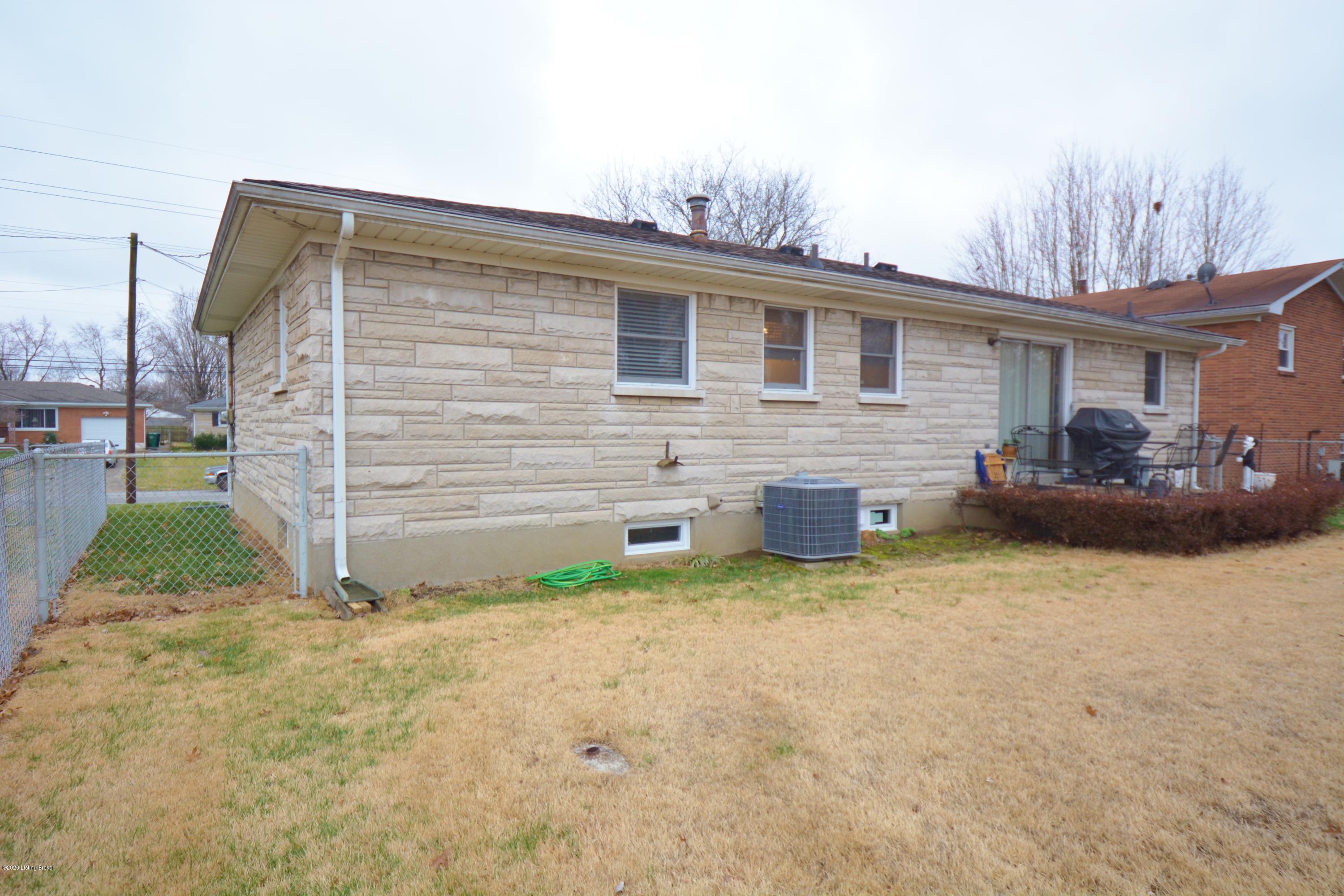 2011 Farnsley Road Louisville, KY 40216 - Photo 16 of 18 DSC_0006