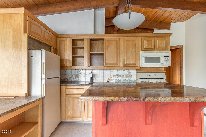 145 South Point Street Depoe Bay, OR 97341 - Photo 10 of 20 southpoint-backlightmarketing-33