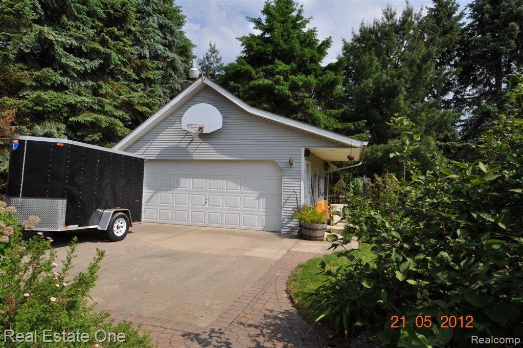 1459 North Rochester Road Oakland, MI 48363 - Photo 13 of 23 2nd Garage