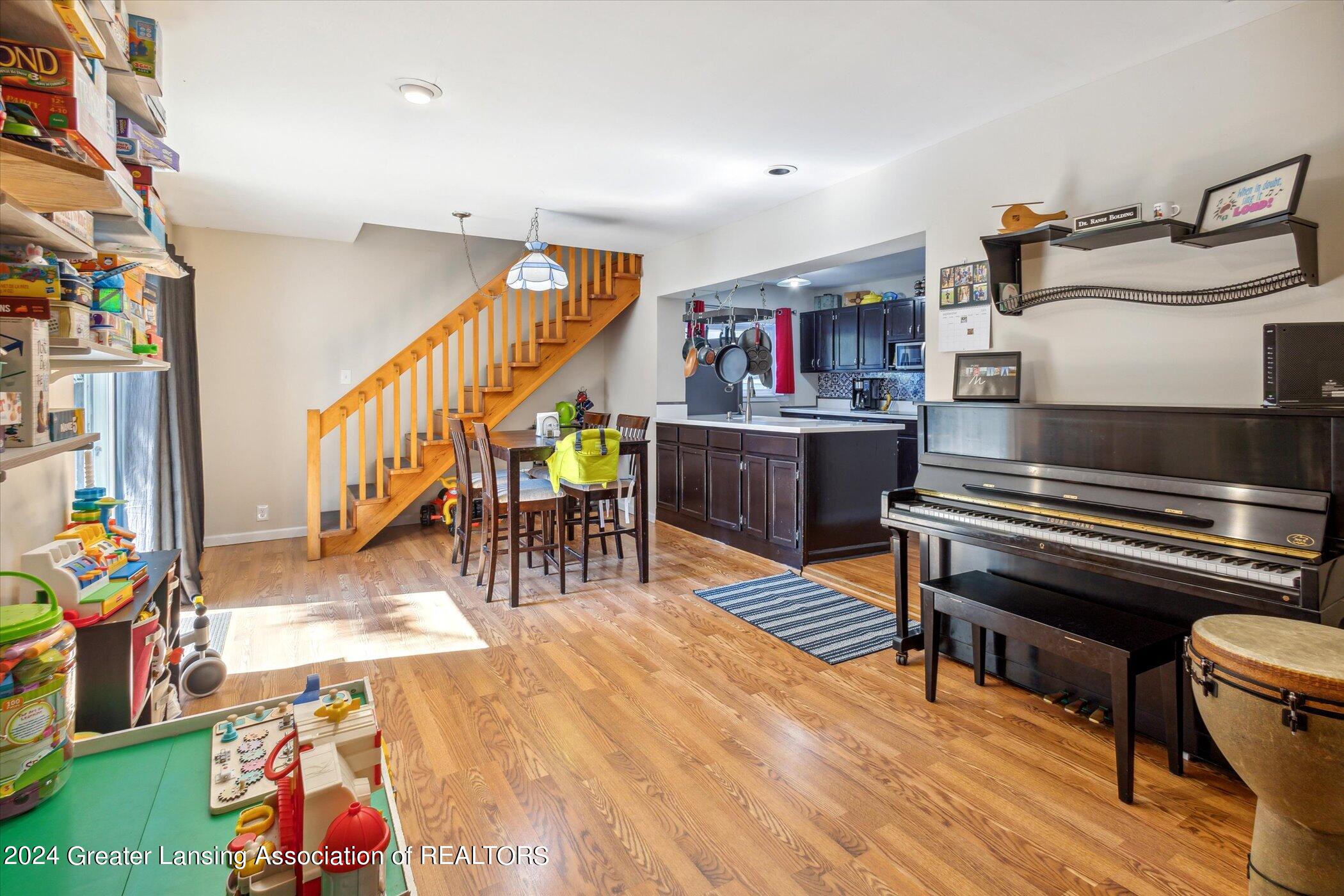 1560 Snyder Road East Lansing, MI 48823 - Photo 17 of 39 17-1560-Snyder-Rd-East-Lansing-MI-48823-