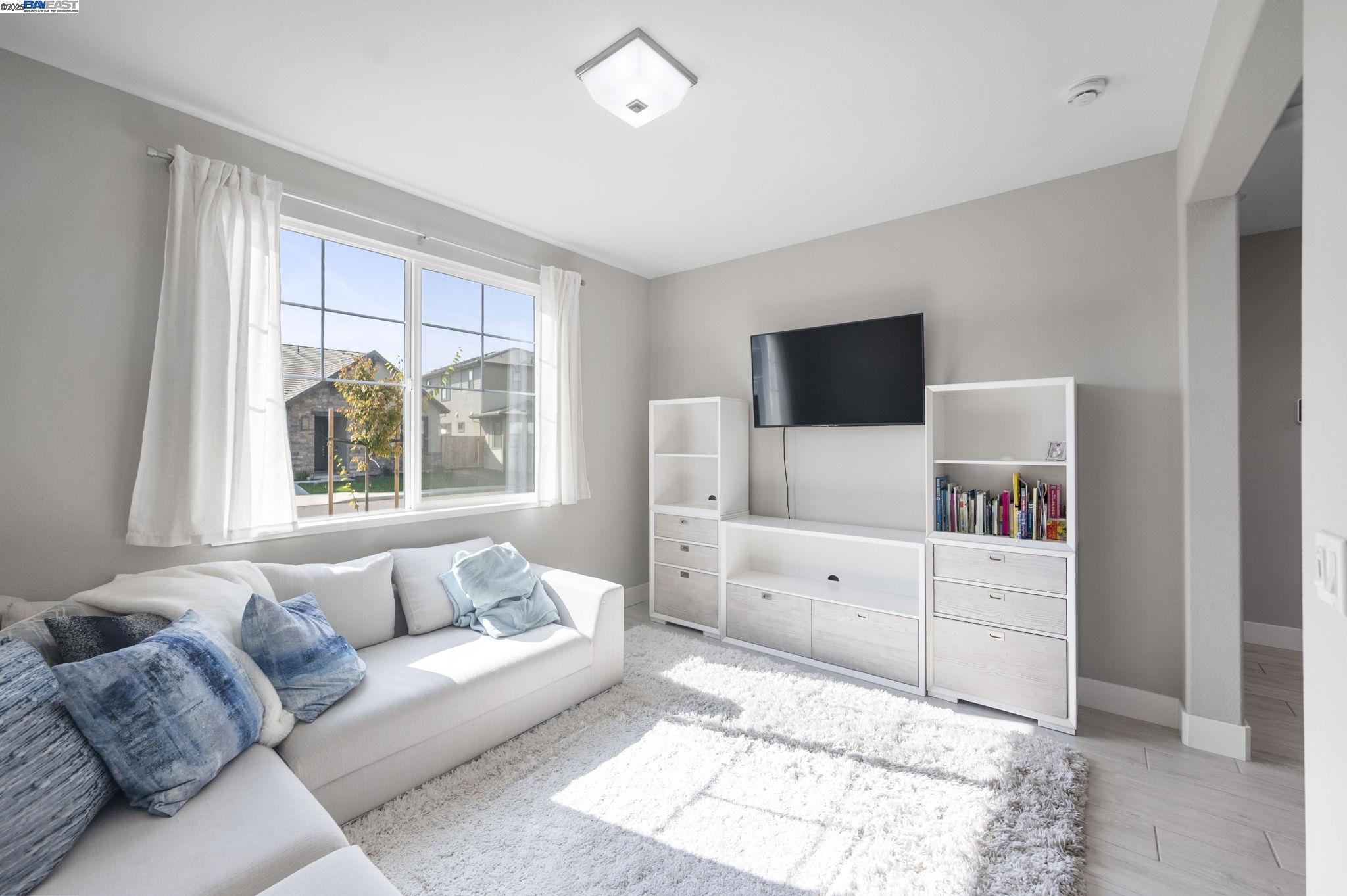 1605 Radiance Lane Modesto, CA 95356 - Photo 22 of 35 a living room with furniture and a flat screen tv