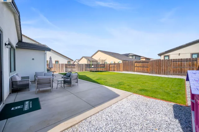 a view of a house with backyard and porch