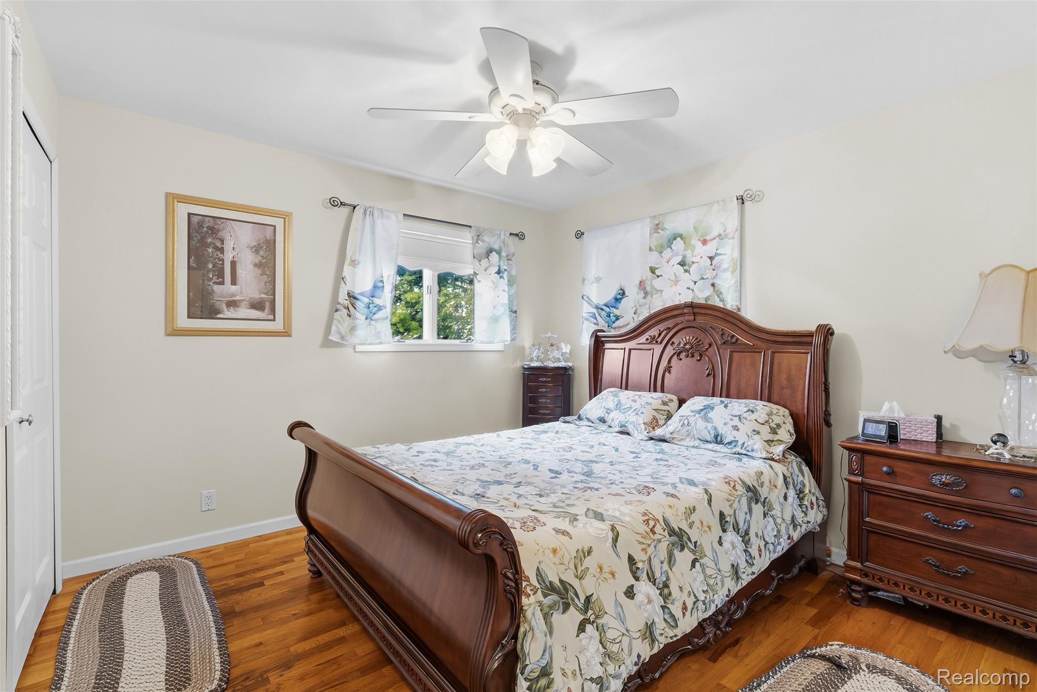 2227 North Graf Road Caro, MI 48723 - Photo 29 of 51 Hardwood flooring with neutral wall tones