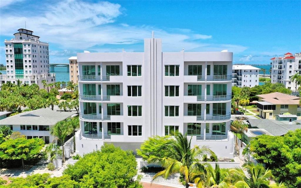 Welcome to The Pearl.  Fabulous downtown Sarasota location on Golden Gate Point near Ringling Bridge and the Sarasota Bayfront.